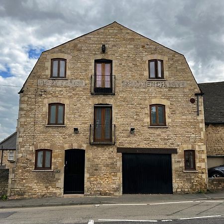Central Studio Suite - Modern Stay With Free Wifi Stamford Exterior foto